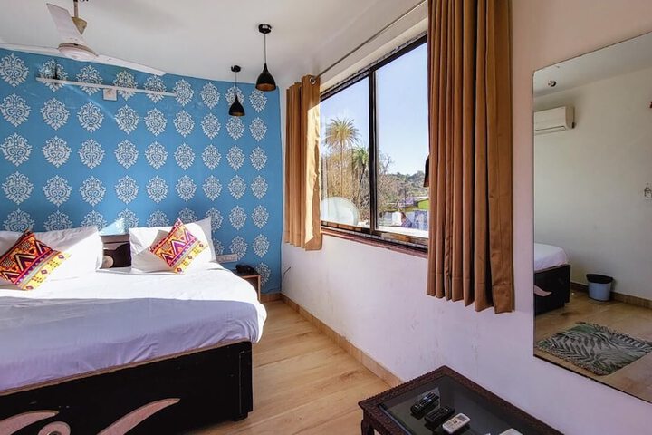 Room 11 of 34