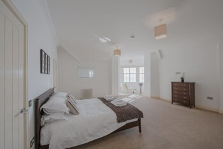 Room 12 of 15