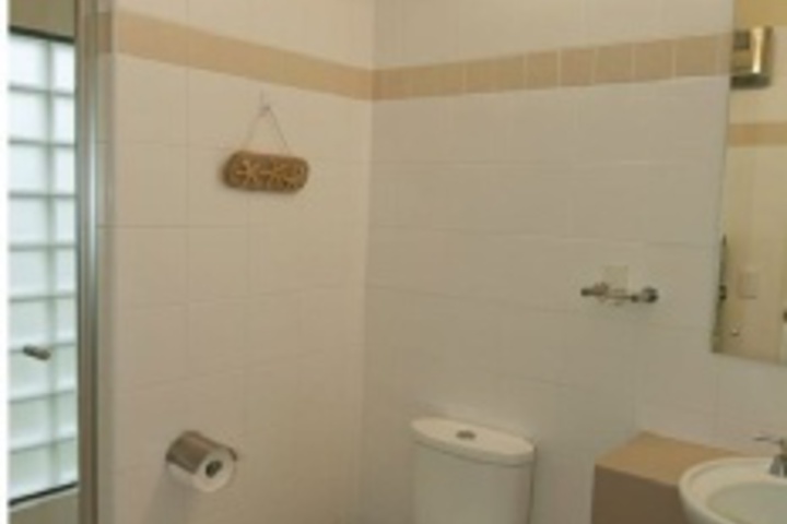 Room 9 of 12