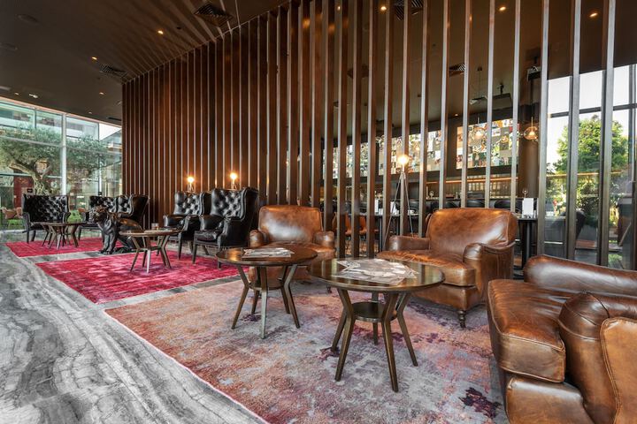 Lobby lounge