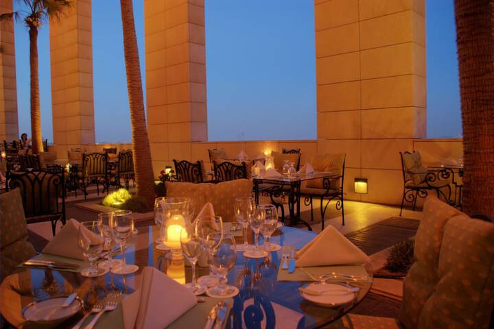 Dining 53 of 58