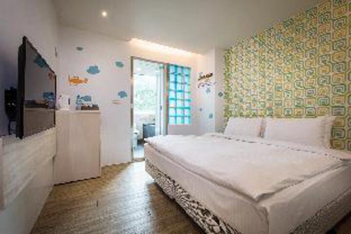 Room 9 of 11