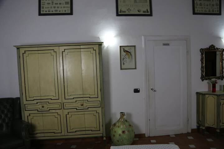 Room 21 of 35