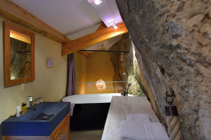 Room 28 of 41