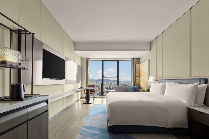 Room 7 of 52