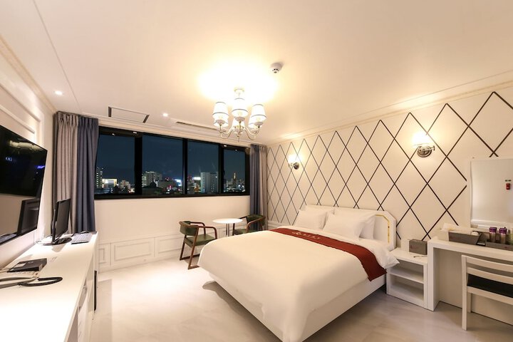 Room 7 of 60