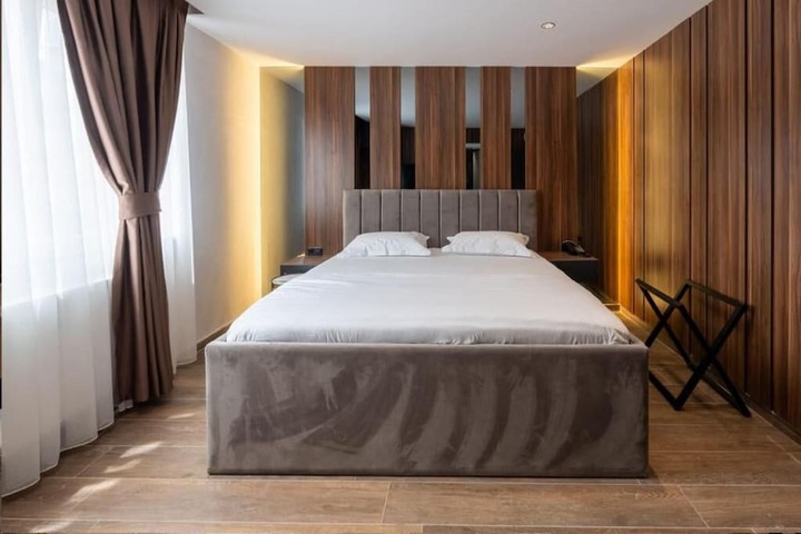 Room 2 of 36