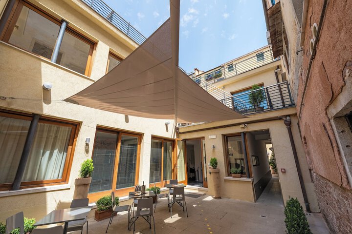 Ca Pozzo Inn in Venice