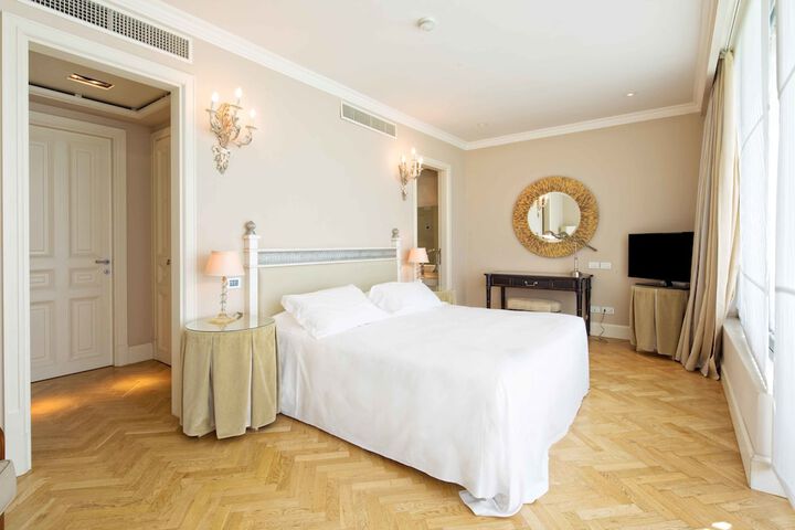 Room 14 of 94