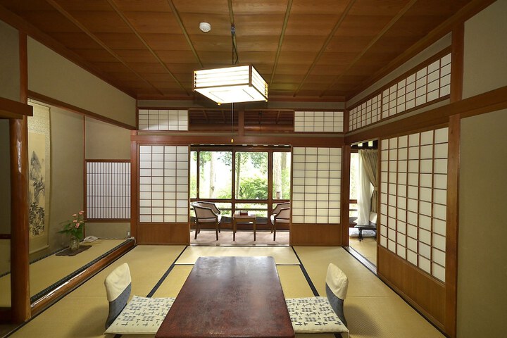 Room 16 of 107