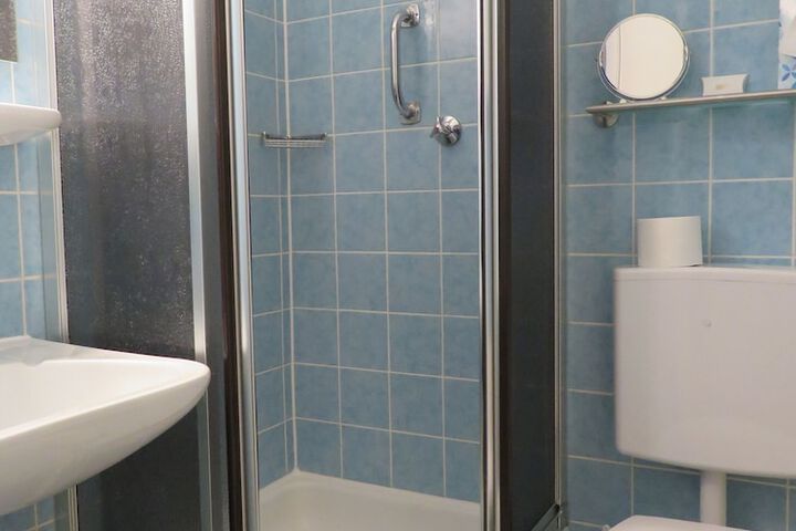 Room 10 of 23