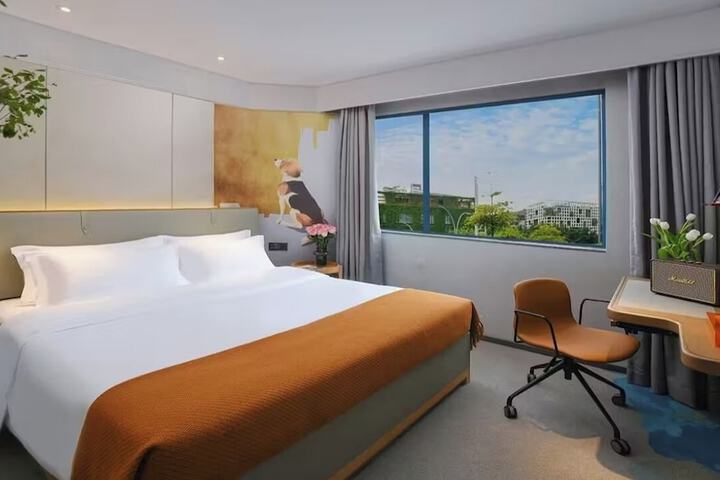 Room 3 of 8