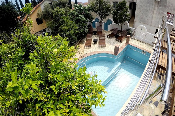 Hotel Exterior 36 of 42