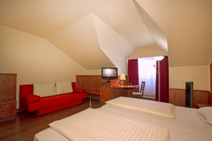 Room 37 of 84