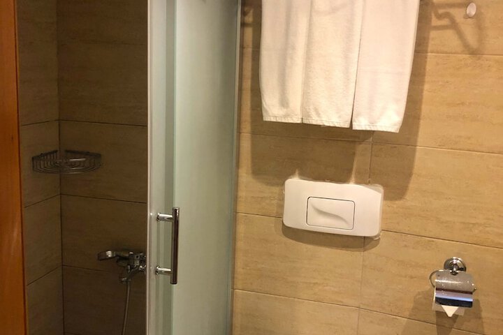 Room 13 of 60