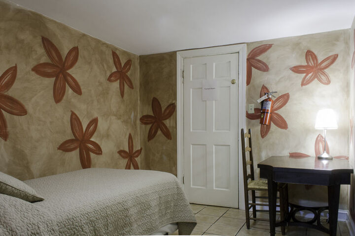 Room 27 of 99