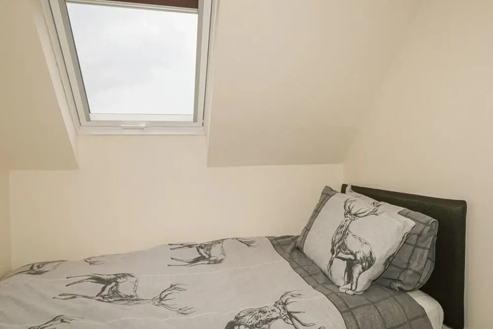 Room 4 of 15
