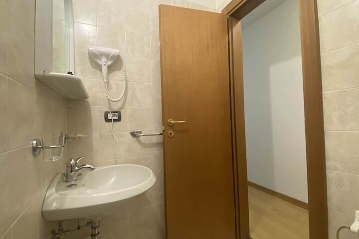 Room 84 of 148