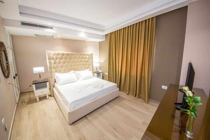 Room 6 of 89