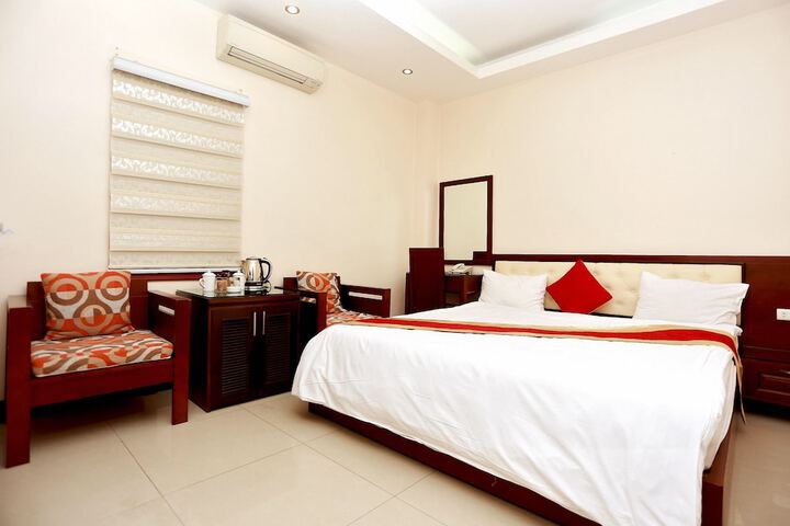 Room 8 of 22