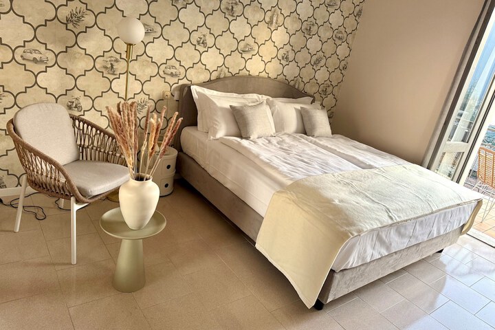 Room 9 of 40
