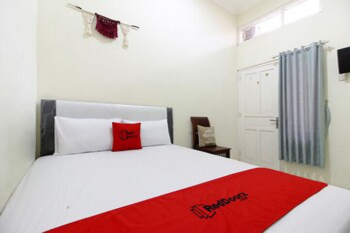 RedDoorz at Jalan Damai 3