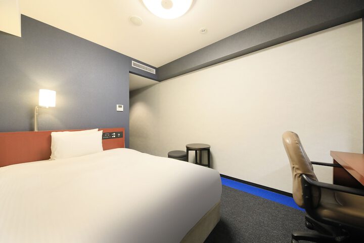 Room 4 of 43
