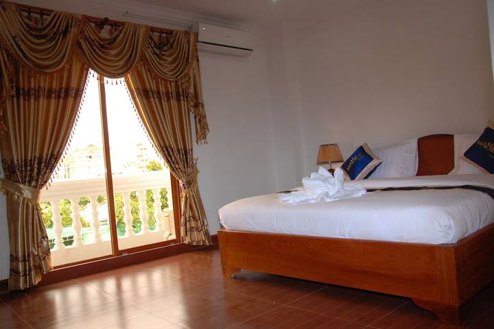 Room 10 of 37