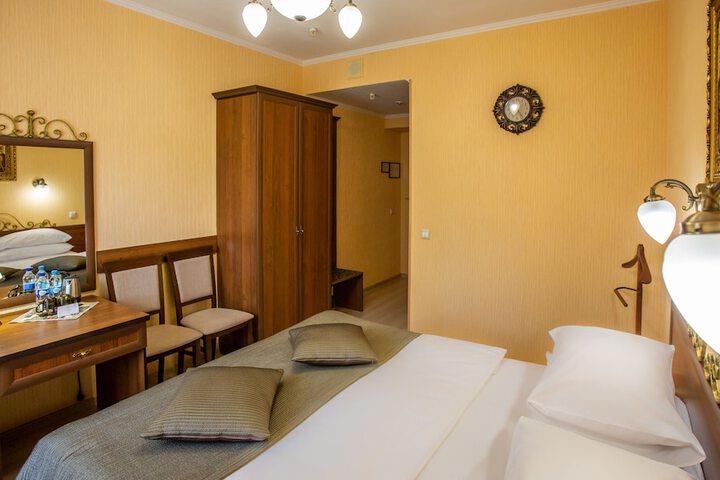 Room 12 of 95