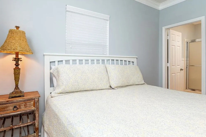 Room 4 of 13