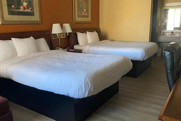 2 Double Beds (5 of 11)