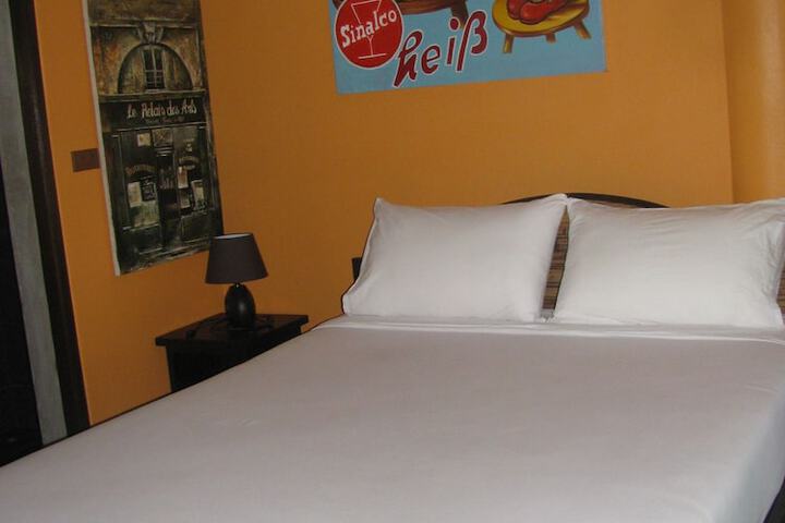 Room 4 of 49