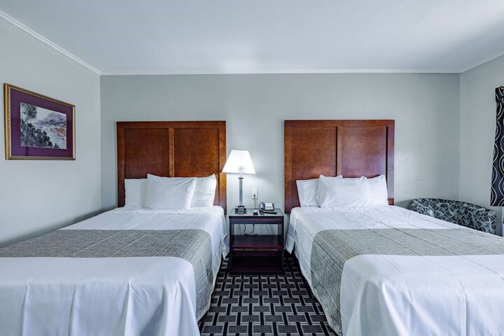 2 Double Beds (3 of 8)