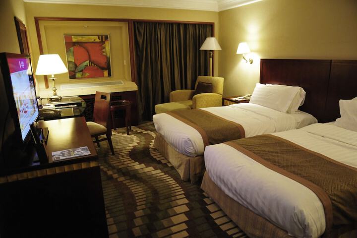 Room 8 of 62