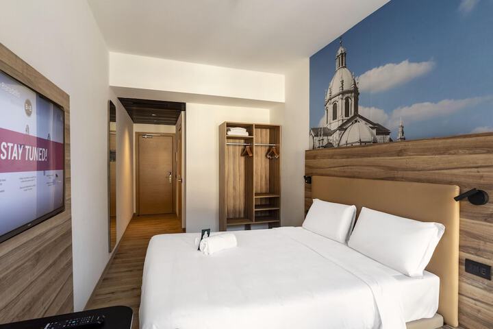 Room 16 of 38