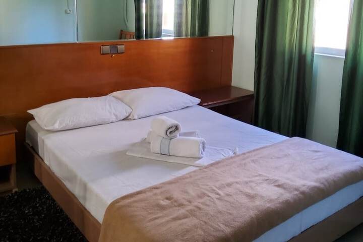 Room 8 of 14