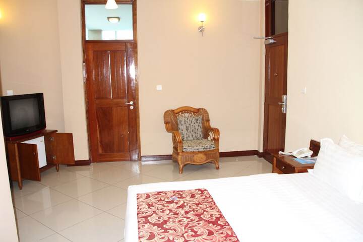 Room 16 of 28