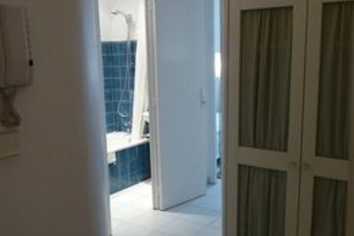 Room 17 of 28