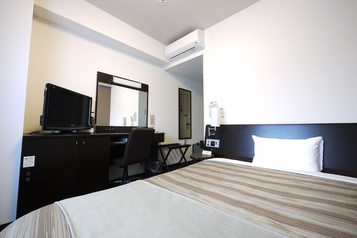 Room 4 of 24