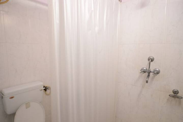 Room 108 of 189