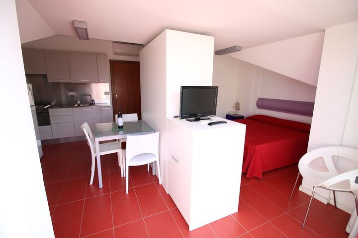 Room 15 of 81