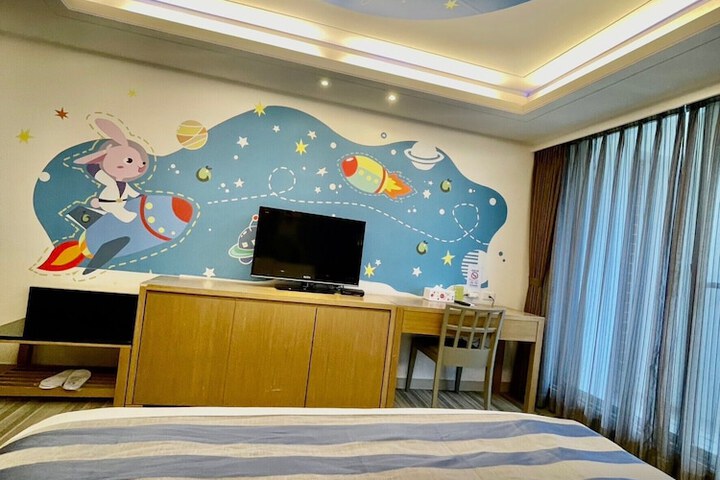 Room 12 of 30