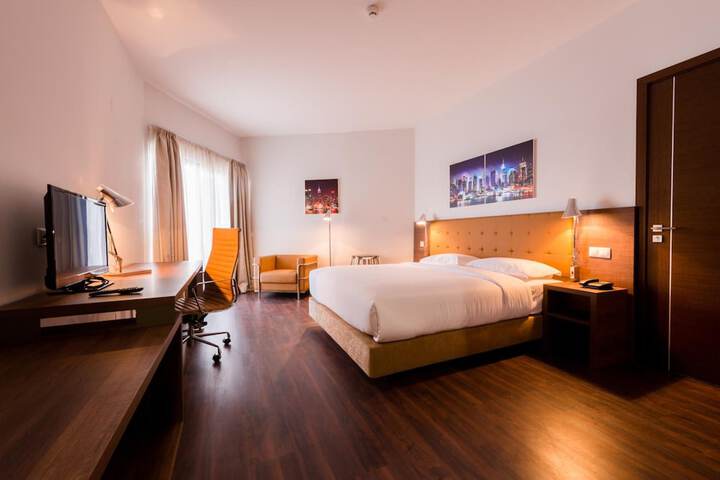 Room 7 of 36