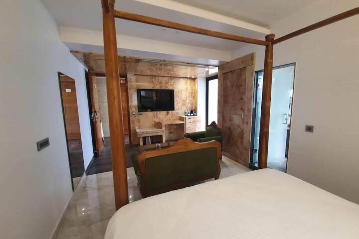 Room 3 of 13