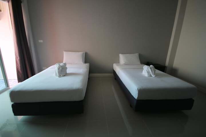 Room 12 of 38