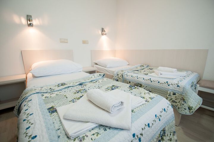 Room 2 of 20