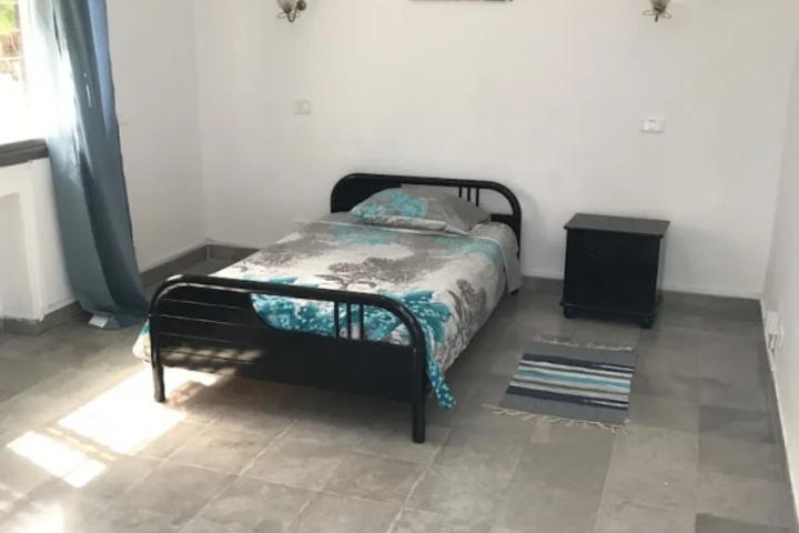 Room 4 of 12