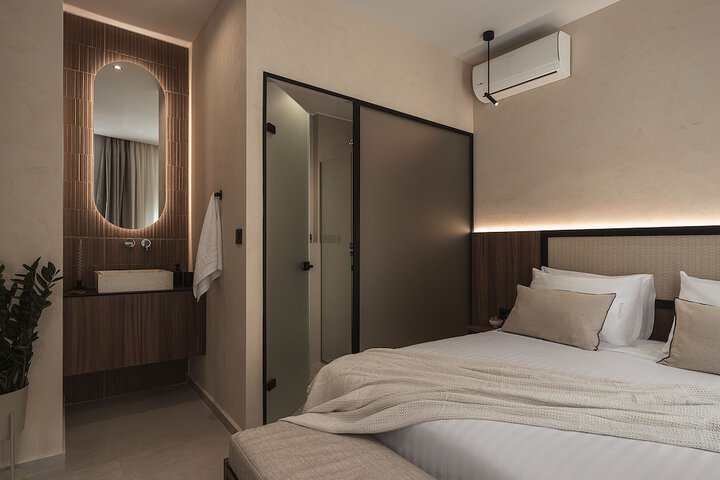 Room 8 of 120