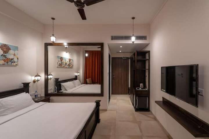 Room 30 of 76