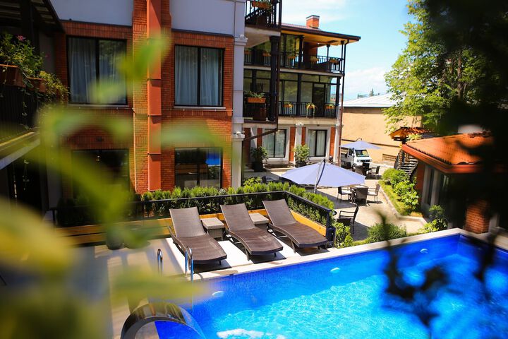 Pool 56 of 78